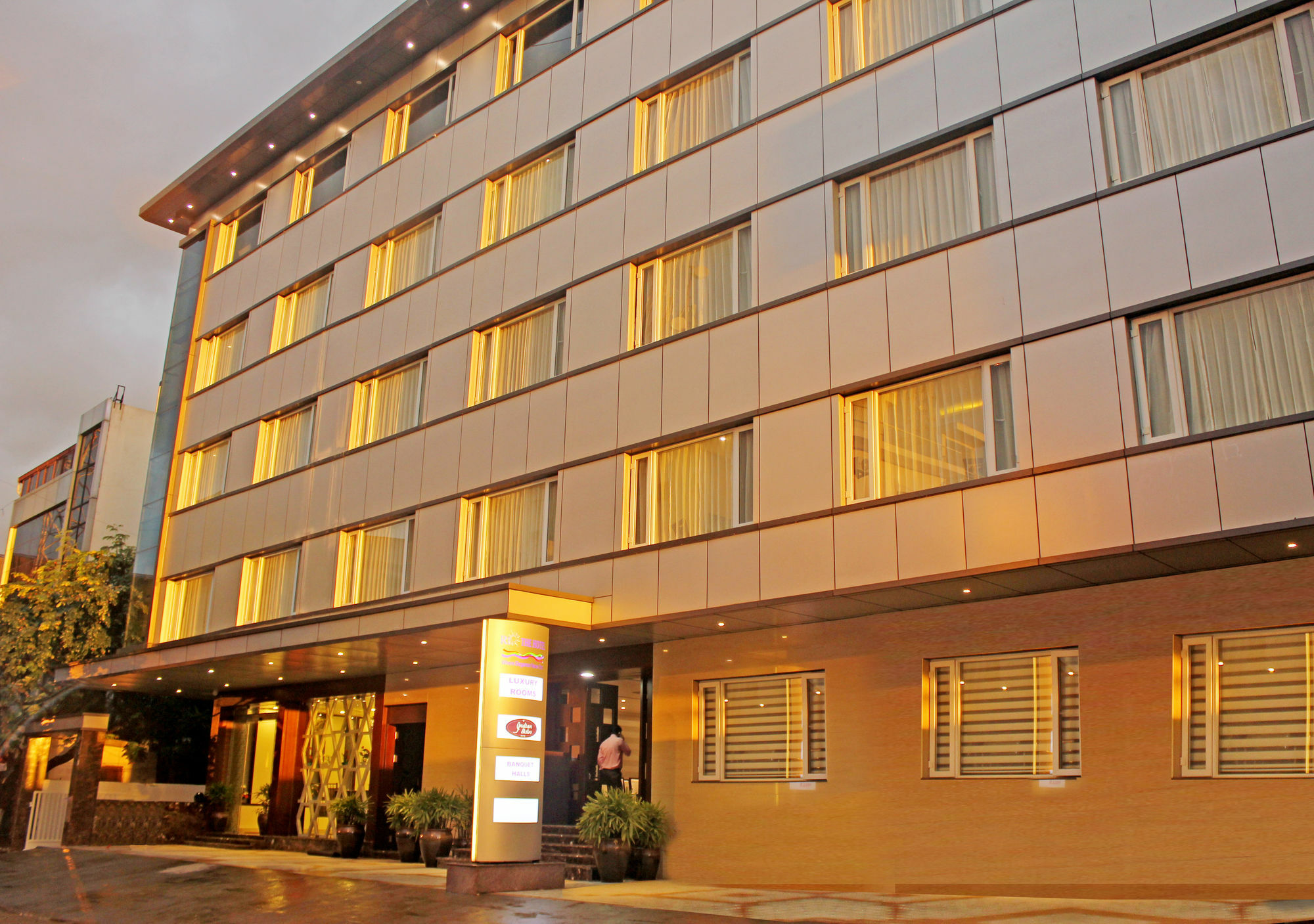 Attide Biz Hotel Bangalore Exterior photo